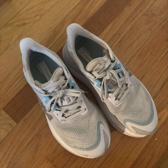 hoka skyward x size 7 - Picture 2 of 4